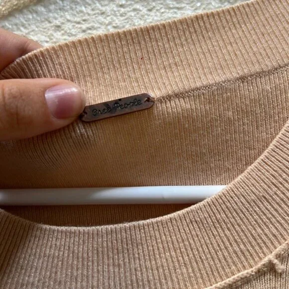 Free people long sleeve no size tag PTP 21 no belt and metal marked - Picture 3 of 5